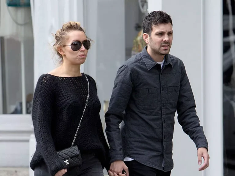 Kelly Frayne: The Unwavering Anchor of a Modern Illusionist Kelly Frayne